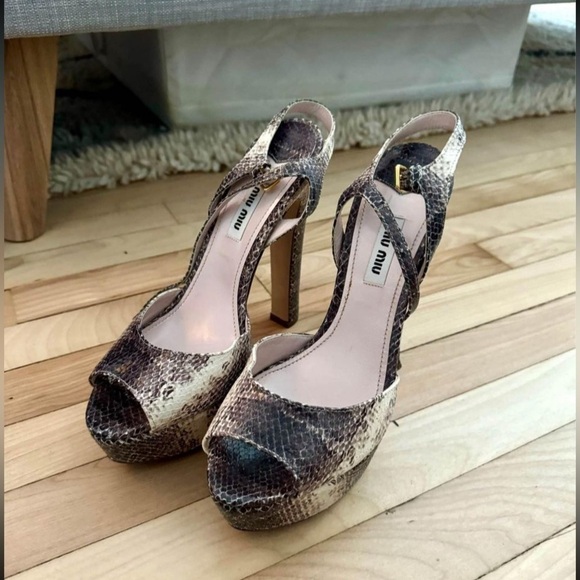 Miu Miu
Beige & Grey Embossed Leather Platform Heel - Picture 2 of 13